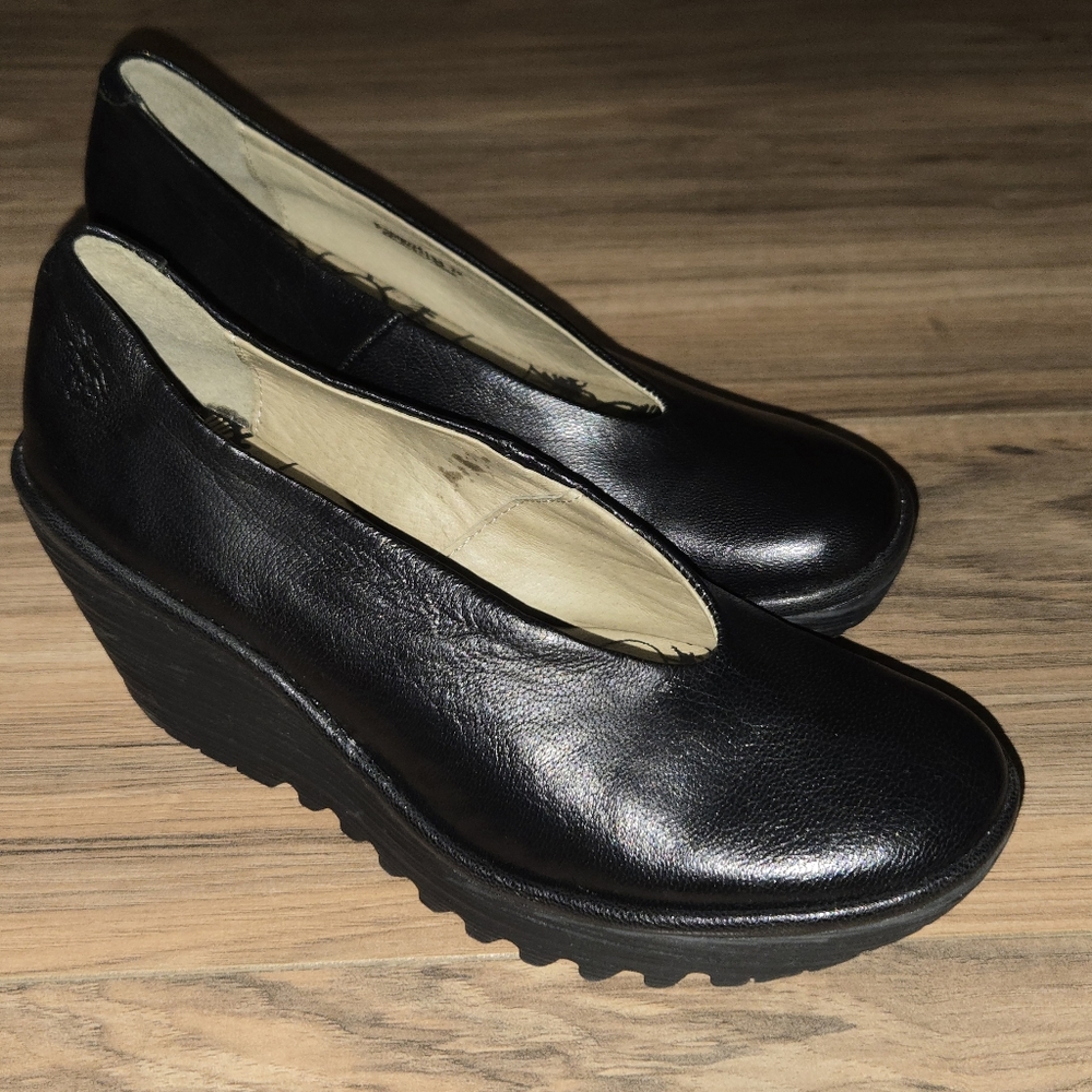 NEW without box. Fly London Black Leather Wedge Heels Size 38 7.5-8